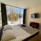 Дом (Эко-Дом на берегу озера с панорамным окном, эко-камином, крытой террасой и мангалом), База отдыха GREENVALD Парк Скандинавия