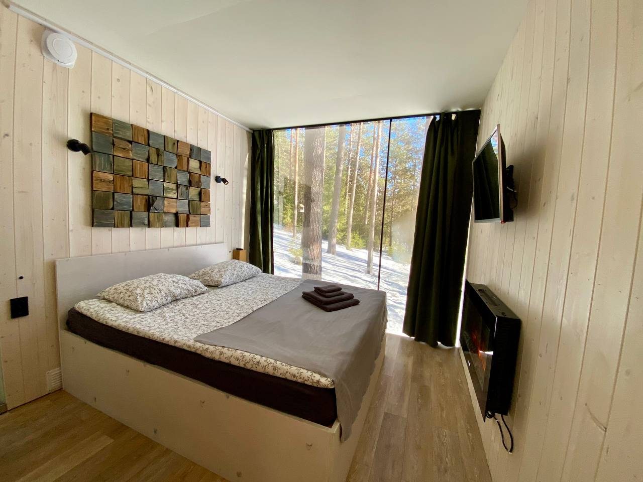 Дом (Эко-Дом на берегу озера с панорамным окном, эко-камином, крытой террасой и мангалом), База отдыха GREENVALD Парк Скандинавия