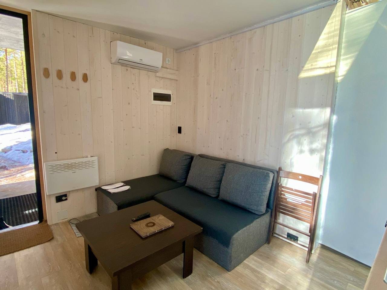 Дом (Эко-Дом на берегу озера с панорамным окном, эко-камином, крытой террасой и мангалом), База отдыха GREENVALD Парк Скандинавия