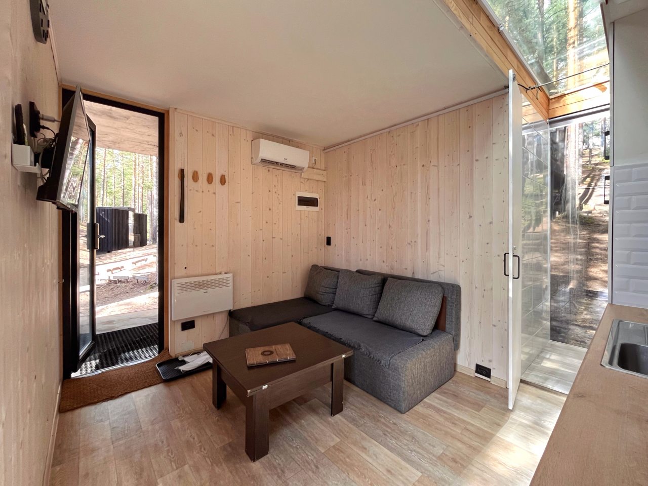 Дом (Эко-Дом на берегу озера с панорамным окном, эко-камином, крытой террасой и мангалом), База отдыха GREENVALD Парк Скандинавия