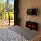 Дом (Эко-Дом на берегу озера с панорамным окном, эко-камином, крытой террасой и мангалом), База отдыха GREENVALD Парк Скандинавия