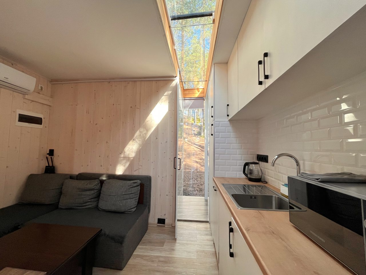 Дом (Эко-Дом на берегу озера с панорамным окном, эко-камином, крытой террасой и мангалом), База отдыха GREENVALD Парк Скандинавия