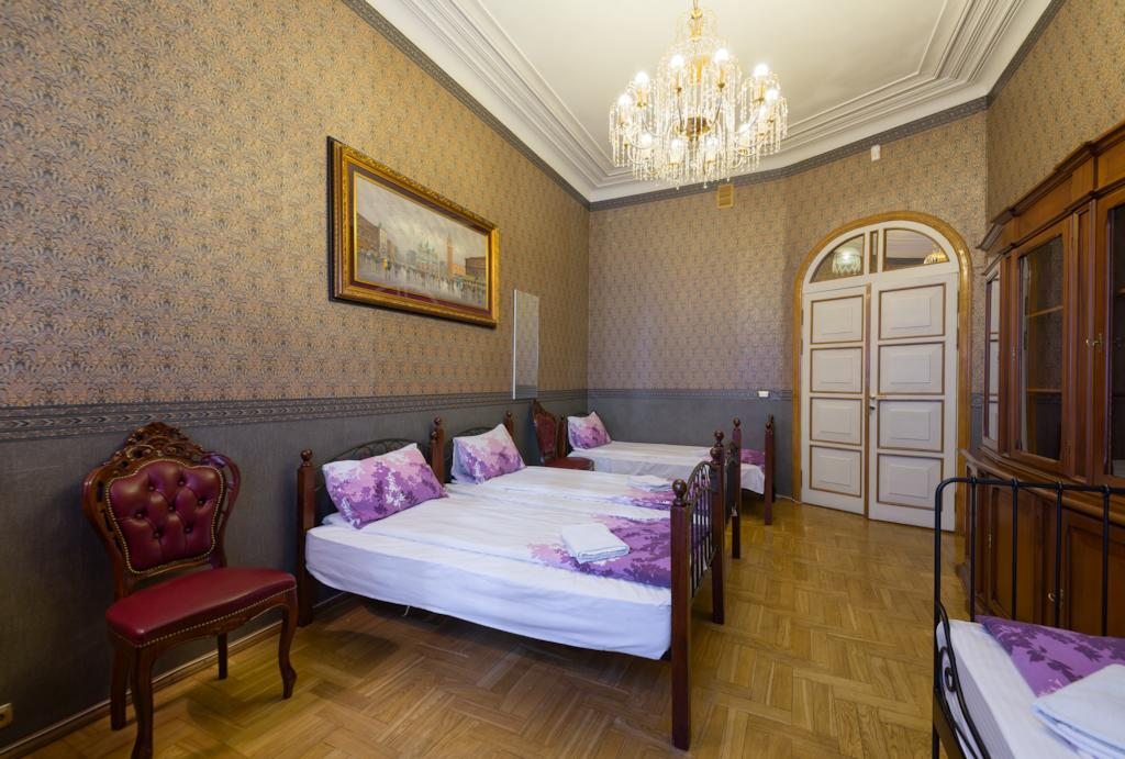 Семейный (Семейный номер с общей ванной комнатой) гостевого дома Версаль на Тверской, Москва
