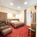 De Luxe (Делюкс), Гостиница Проспект Мира