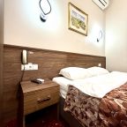 De Luxe (Делюкс), Гостиница Проспект Мира