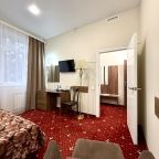 De Luxe (Делюкс), Гостиница Проспект Мира