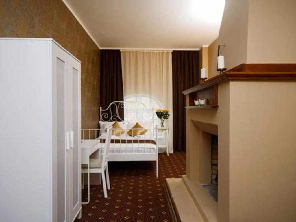 Двухместный (Эконом, С двуспальной кроватью и общей ванной комнатой) гостевых комнат Апельсин на Парке Победы, Москва