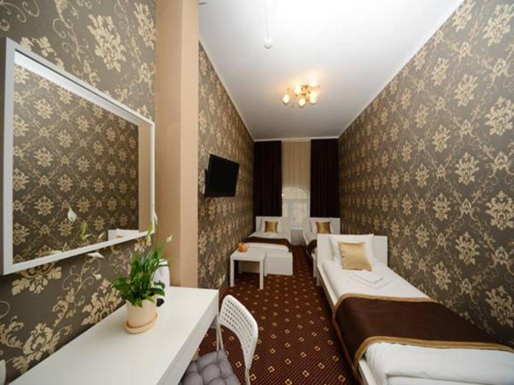 Четырехместный (Эконом, С общей ванной комнатой) гостевых комнат Апельсин на Парке Победы, Москва