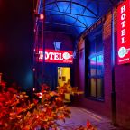 Вход в отель