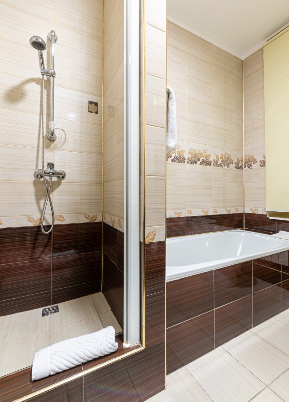 Люкс, Гостиница Первомайская