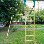 Детская площадка на внутренней территории гостиницы