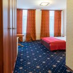Красивый номер. Кровать Queen Size. Кондиционер. Ванна и душ