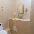 Красивый номер. Кровать Queen Size. Кондиционер. Ванна и душ