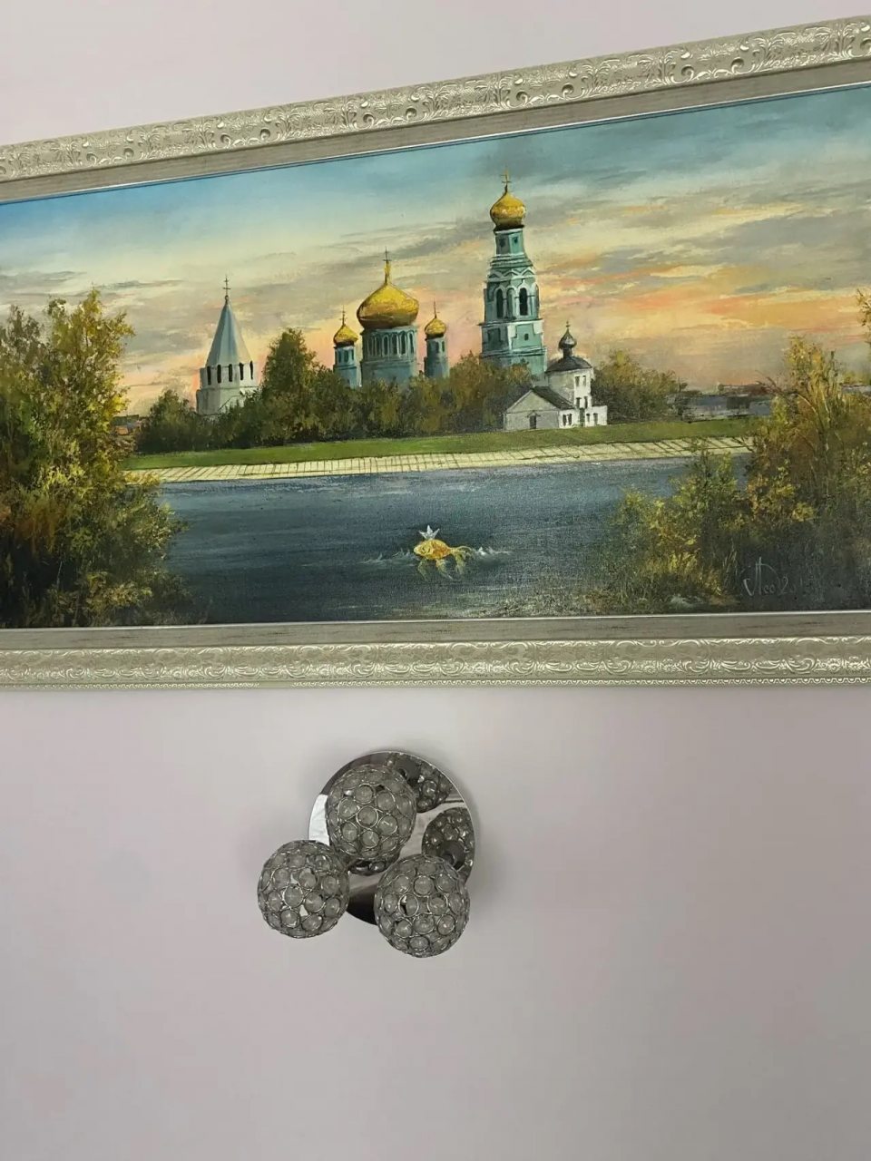 Люкс (Люкс), Гостиница Золотая рыбка