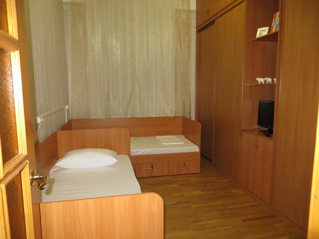 Двухместный (Стандартный двухместный номер с 2 отдельными кроватями и общей ванной комнатой) хостела GagarinSKY, Нижний Новгород