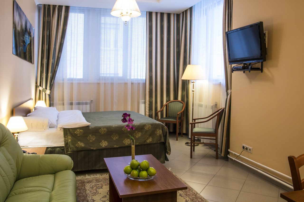 Двухместный (Улучшенный номер с кроватью размера «king-size») отеля Малетон, Москва