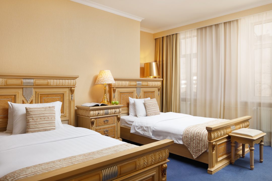 Двухместный (Делюкс двухместный с двумя раздельными кроватями) отеля Москва Салют Мандарин