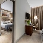 Двухместный (KING COMFORT ROOM), Чехофф Отель Москва Кьюрио Коллекшен Хилтон