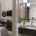 Двухместный (KING COMFORT ROOM), Чехофф Отель Москва Кьюрио Коллекшен Хилтон