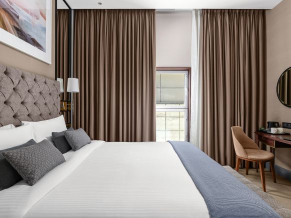 Фотография номера гостиницы Чехофф Отель Москва Кьюрио Коллекшен Хилтон