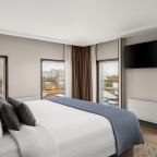 Трехместный (KING DELUXE CITY VIEW ROOM), Чехофф Отель Москва Кьюрио Коллекшен Хилтон