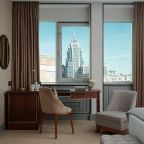 Трехместный (KING DELUXE CITY VIEW ROOM), Чехофф Отель Москва Кьюрио Коллекшен Хилтон