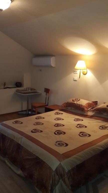 Двухместный (Двухместный номер с 1 кроватью - Мансарда) отеля Маликон, Таганрог