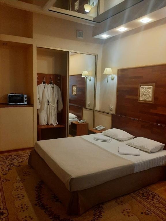 Двухместный (Двухместный номер «Комфорт» с 1 кроватью) отеля Маликон, Таганрог