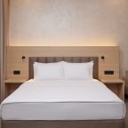 Полулюкс (Полулюкс), Отель Aura City Hotel