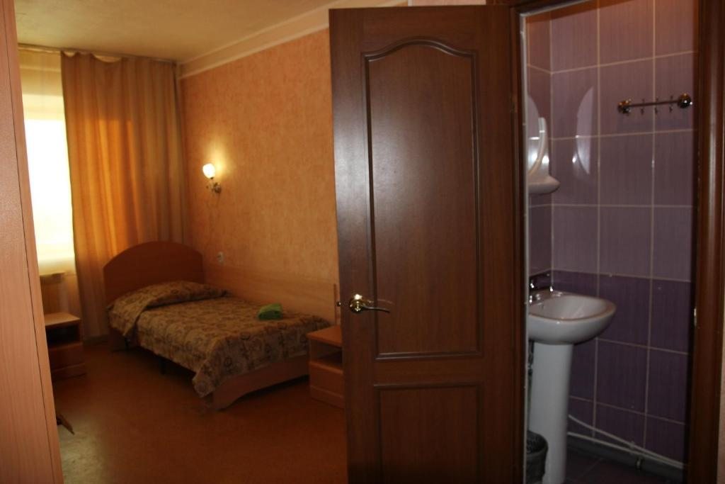 Двухместный (Бюджетный двухместный номер с 2 отдельными кроватями) отеля Лайнер, Якутск