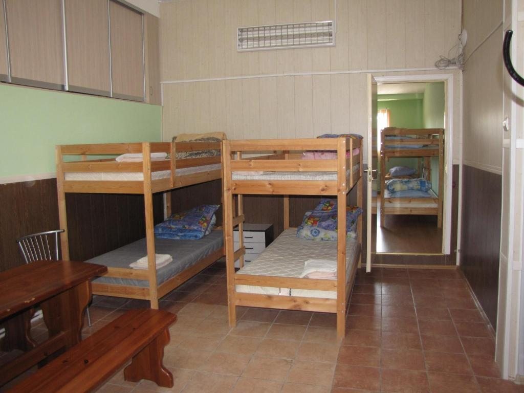 Номер (Спальное место на двухъярусной кровати в общем номере для мужчин и женщин) отеля Лимузин, Великий Новгород