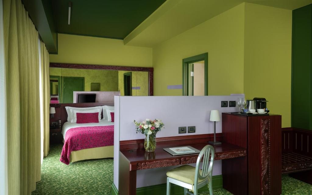 Двухместный (Улучшенный двухместный номер с 1 кроватью или 2 отдельными кроватями, вид на реку) отеля Домина Санкт-Петербург