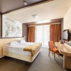 Двухместный (Номер с 1 кроватью и балконом), Люмьер отель & spa