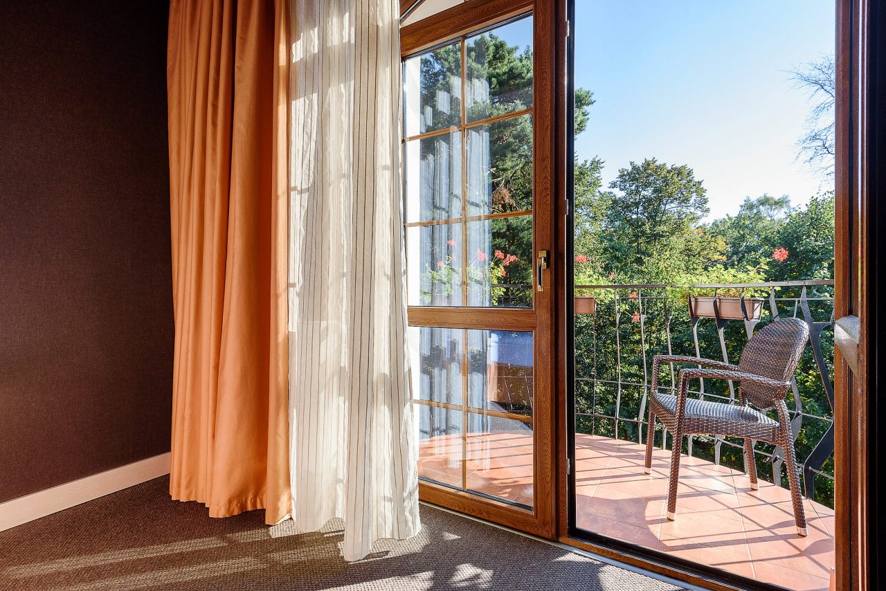 Двухместный (Номер с 1 кроватью и балконом), Люмьер отель & spa