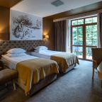 Двухместный (Номер с 2 кроватями и балконом), Люмьер отель & spa