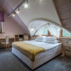 Двухместный (Номер «Капли Дождя» (мансарда)), Люмьер отель & spa