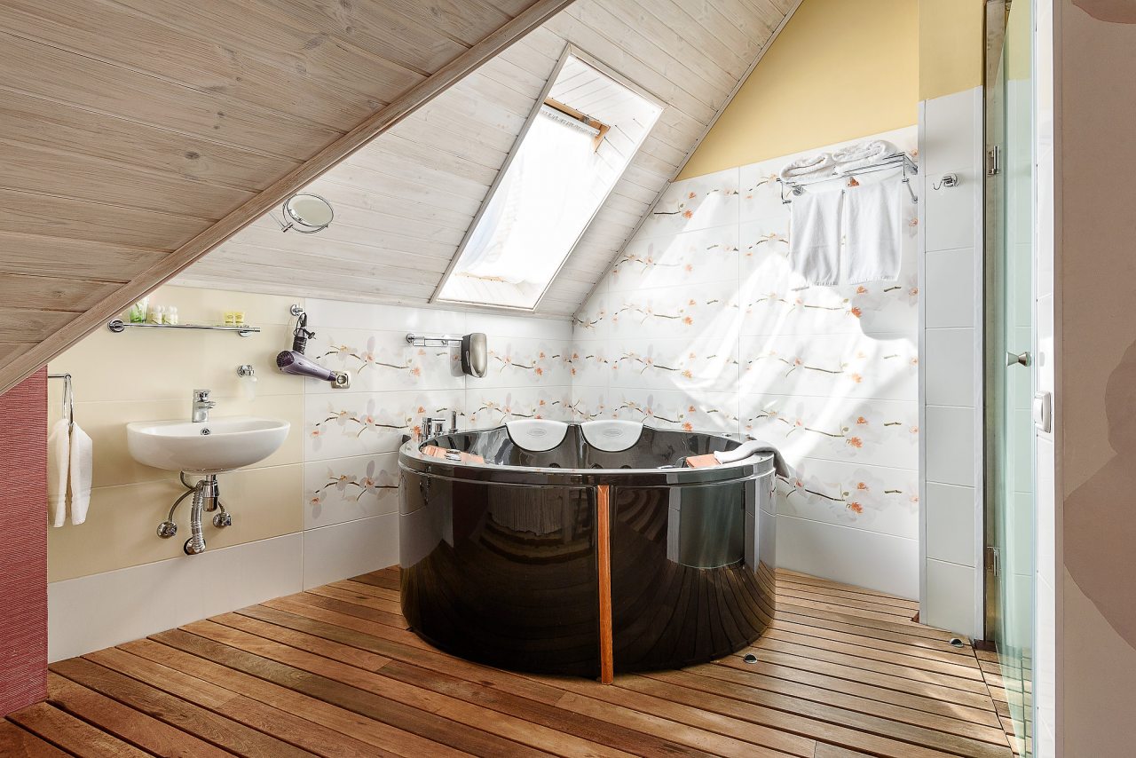 Двухместный (Улучшенный номер  «Дикая Орхидея» (мансарда)), Люмьер отель & spa