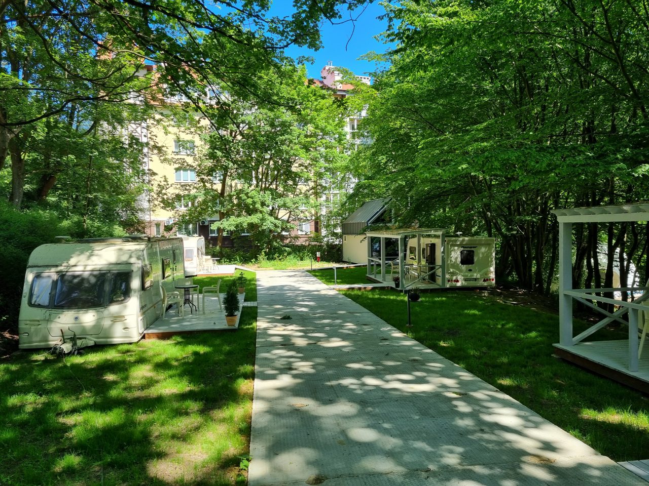 Двухместный (Трейлер), Отель Балтик-спорт