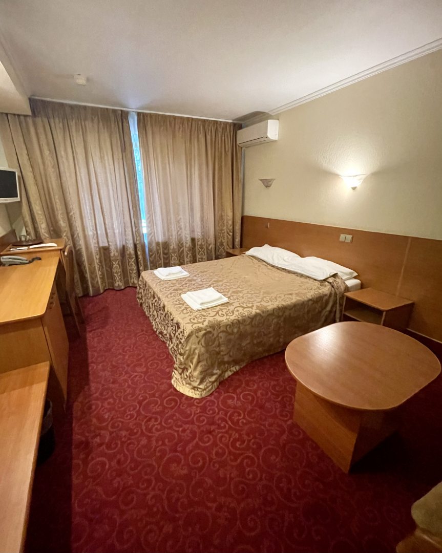 Двухместный (Стандартный номер с одной двуспальной кроватью и доп. местом) отеля Brauni, Санкт-Петербург