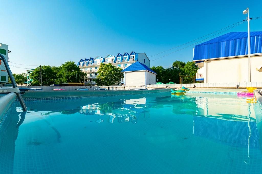Открытый плавательный бассейн, Мини-отель Лотос