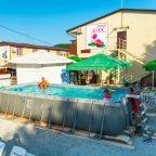 Открытый плавательный бассейн, Мини-отель Лотос