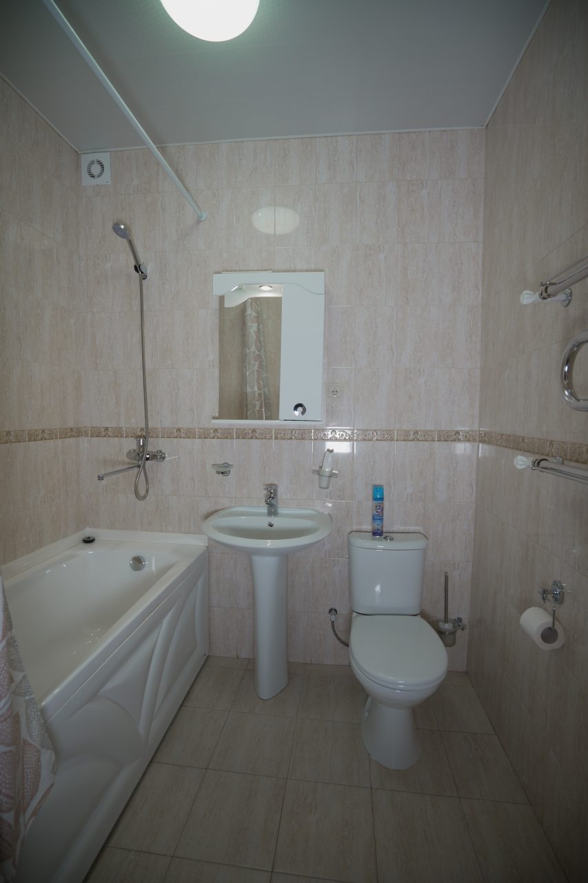 Двухместный (Стандарт с двуспальной кроватью цокольный этаж), Отель Кавказ