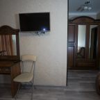 Двухместный (Стандарт с двуспальной кроватью цокольный этаж), Отель Кавказ