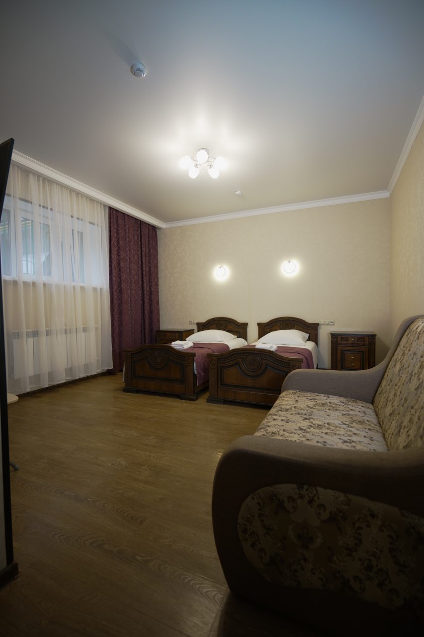 Двухместный (Стандарт раздельные кровати цокольный этаж), Отель Кавказ