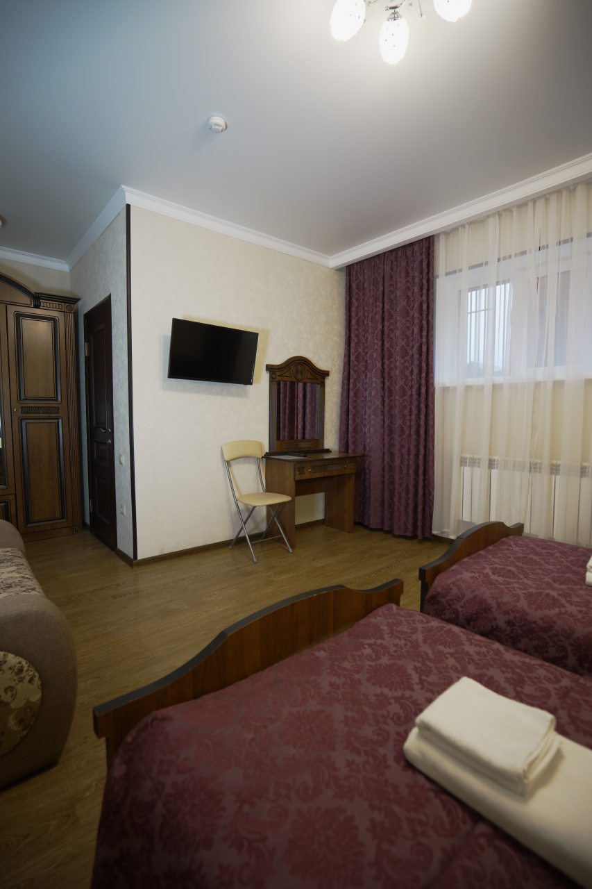 Двухместный (Стандарт раздельные кровати цокольный этаж), Отель Кавказ