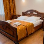 Двухместный (Стандарт с двуспальной кроватью 1 этаж), Отель Кавказ