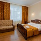 Двухместный (Стандарт с двуспальной кроватью 1 этаж), Отель Кавказ