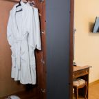 Двухместный (Стандарт с двуспальной кроватью 1 этаж), Отель Кавказ