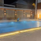 Теплый открытый бассейн