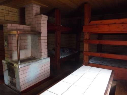 Номер (Спальное место на двухъярусной кровати в общем номере для мужчин и женщин) туристского комплекса Беркут, Чемал